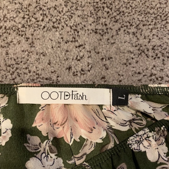 OOTD Fash | Off-the-shoulder Floral Top - Picture 3 of 5